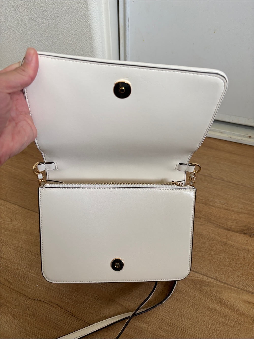 Tory Burch Ivory Quilted Leather Crossbody with Gold Chain - Picture 3 of 12